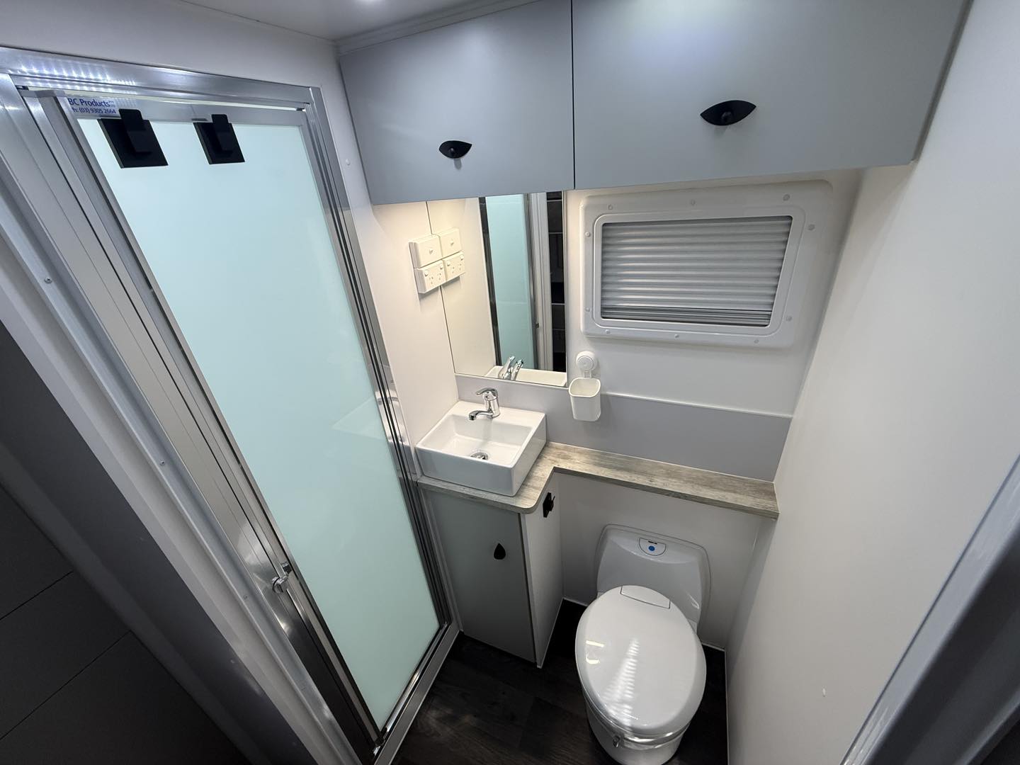 Pro RV Family Falcon Bush - Image 6