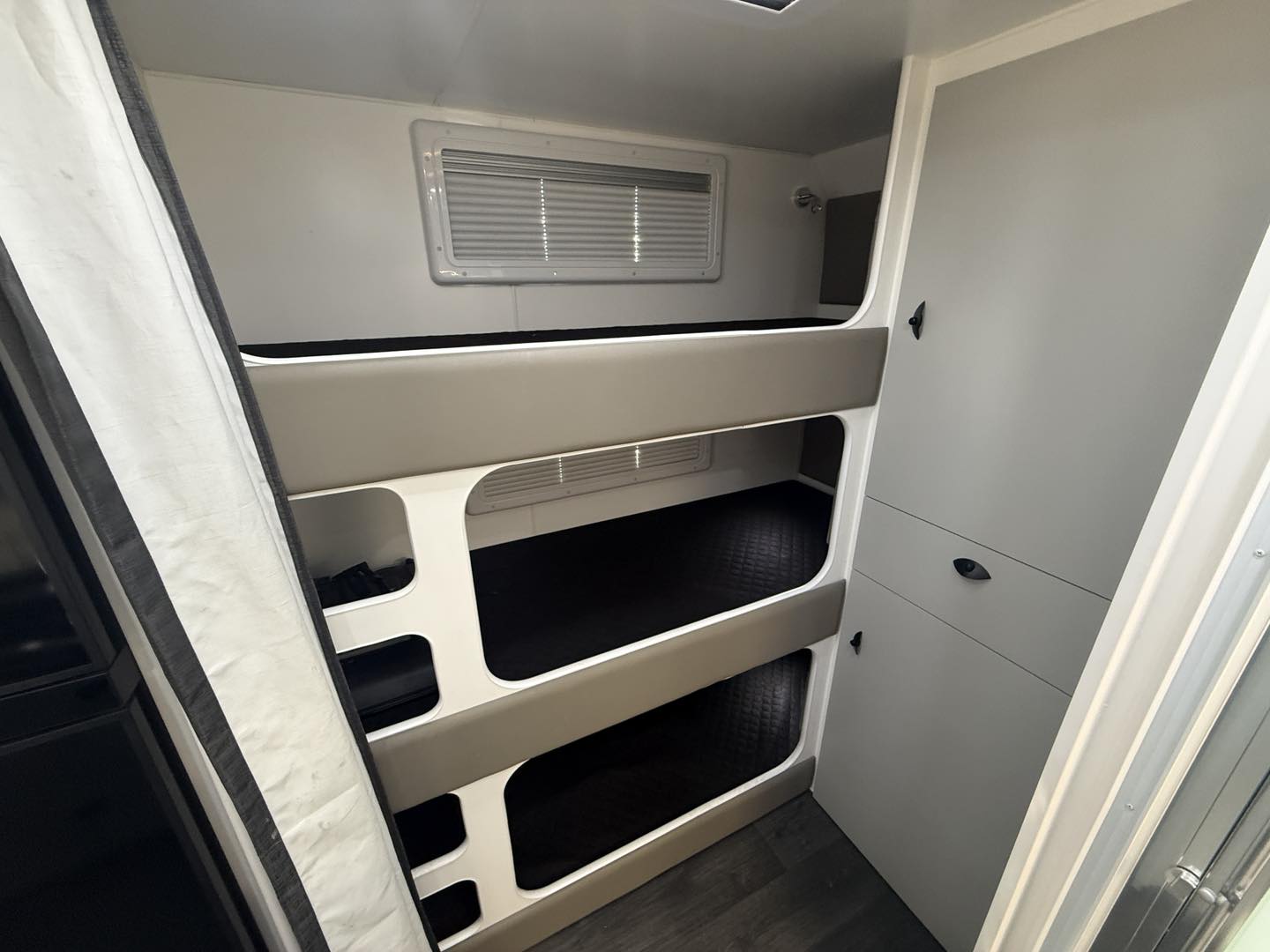 Pro RV Family Falcon Bush - Image 5