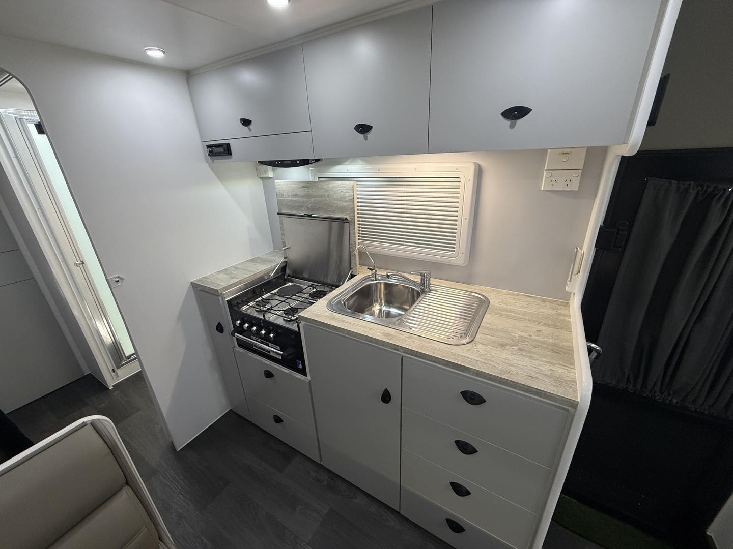 Pro RV Family Falcon Bush - Image 3