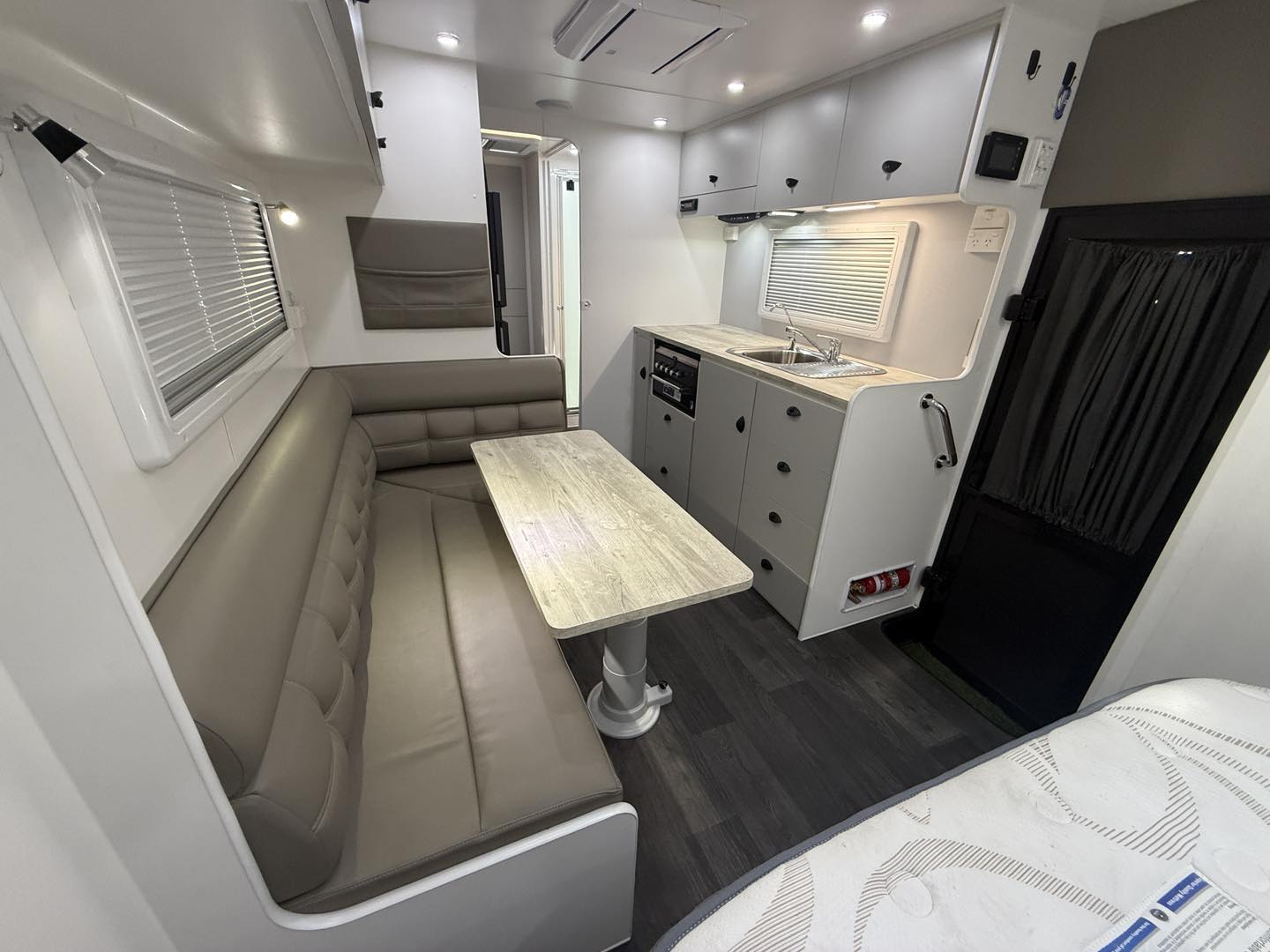 Pro RV Family Falcon Bush - Image 2