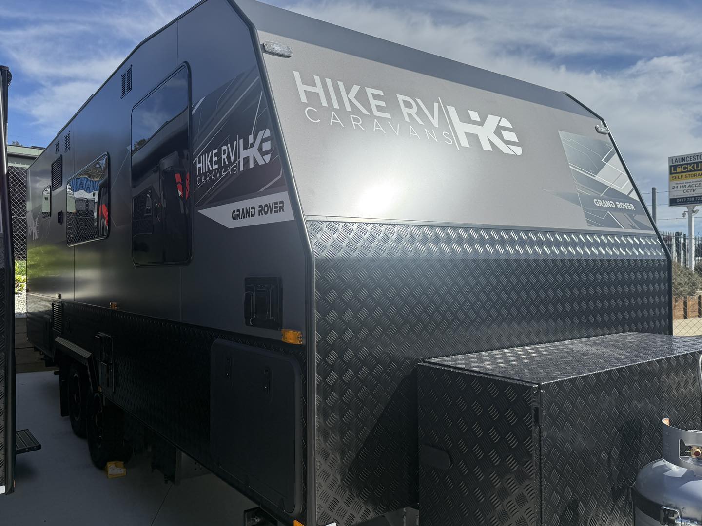 Hike RV Grand Rover Double Bunk Family Caravan - Image 9