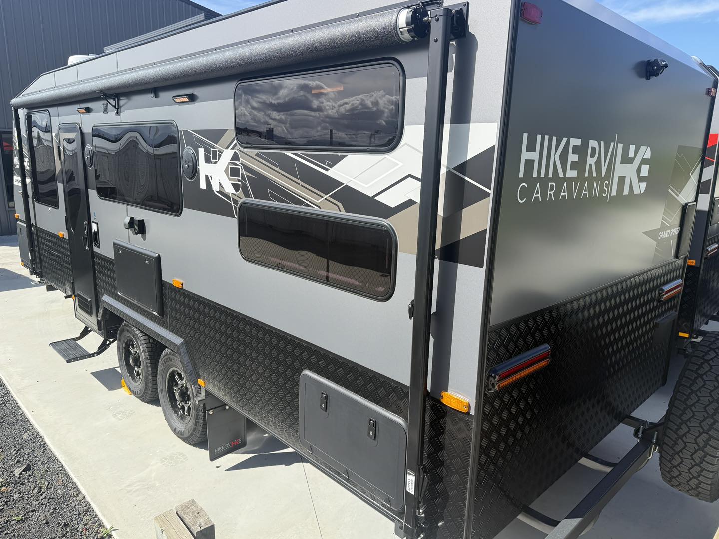 Hike RV Grand Rover Double Bunk Family Caravan - Image 10