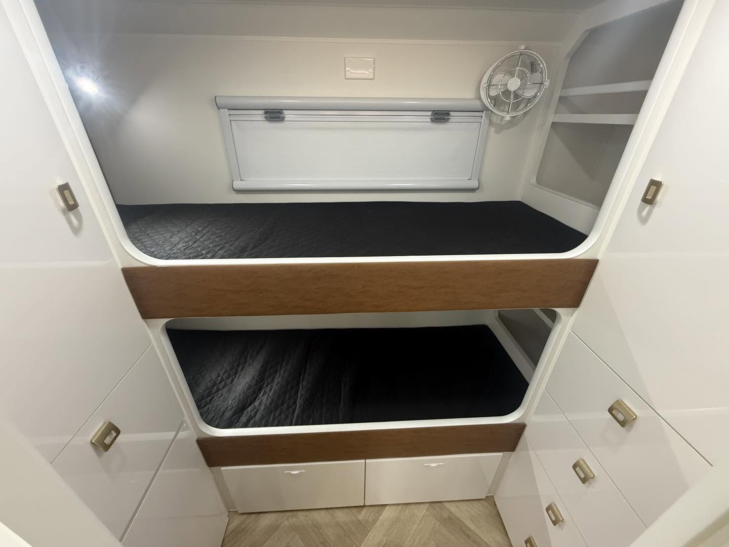Hike RV Grand Rover Double Bunk - NEW LAYOUT - Image 10