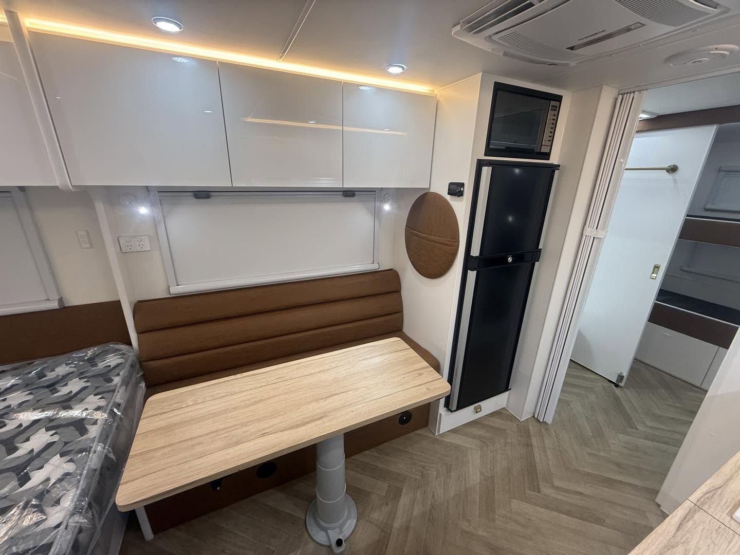 Hike RV Grand Rover Double Bunk - NEW LAYOUT - Image 6